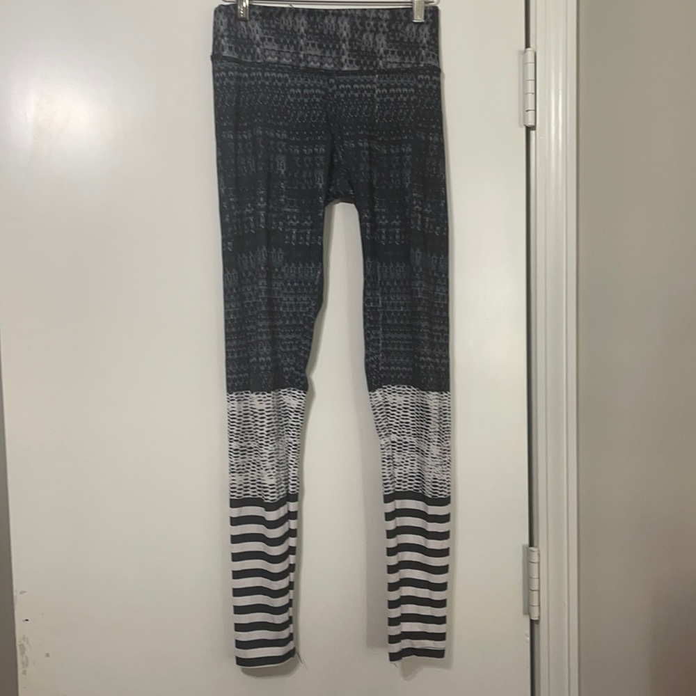 Onzie regular leggings gently worn S/M